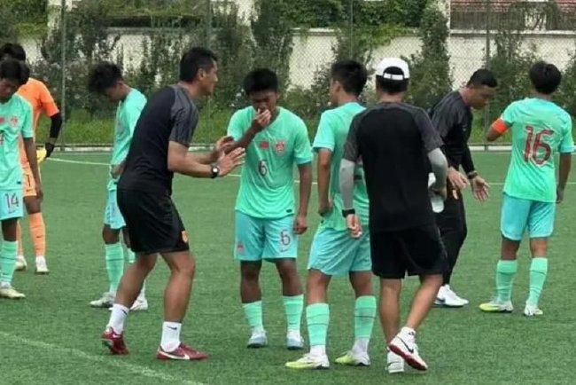 拜仁0-2落后法兰克福　第36分钟，拜仁被打花了！